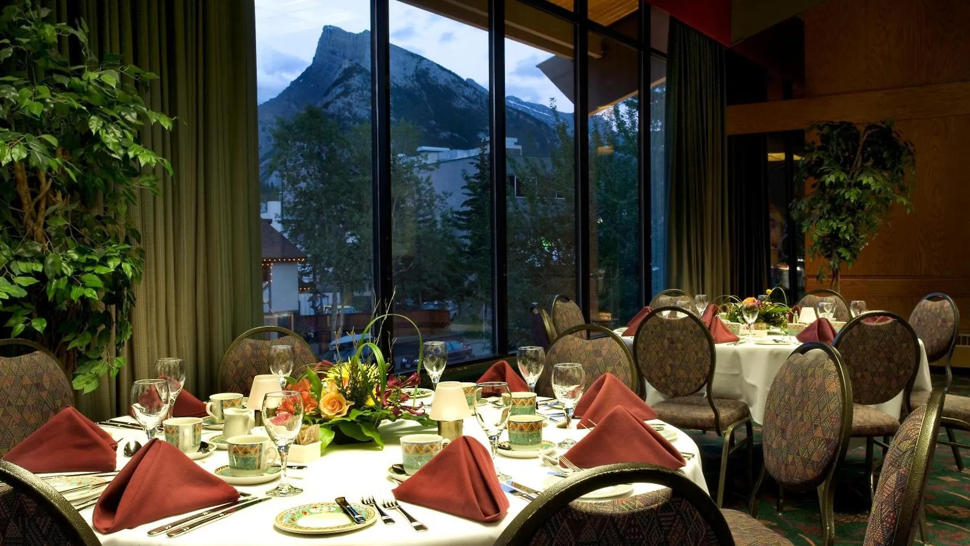 Banff Park Lodge Отель